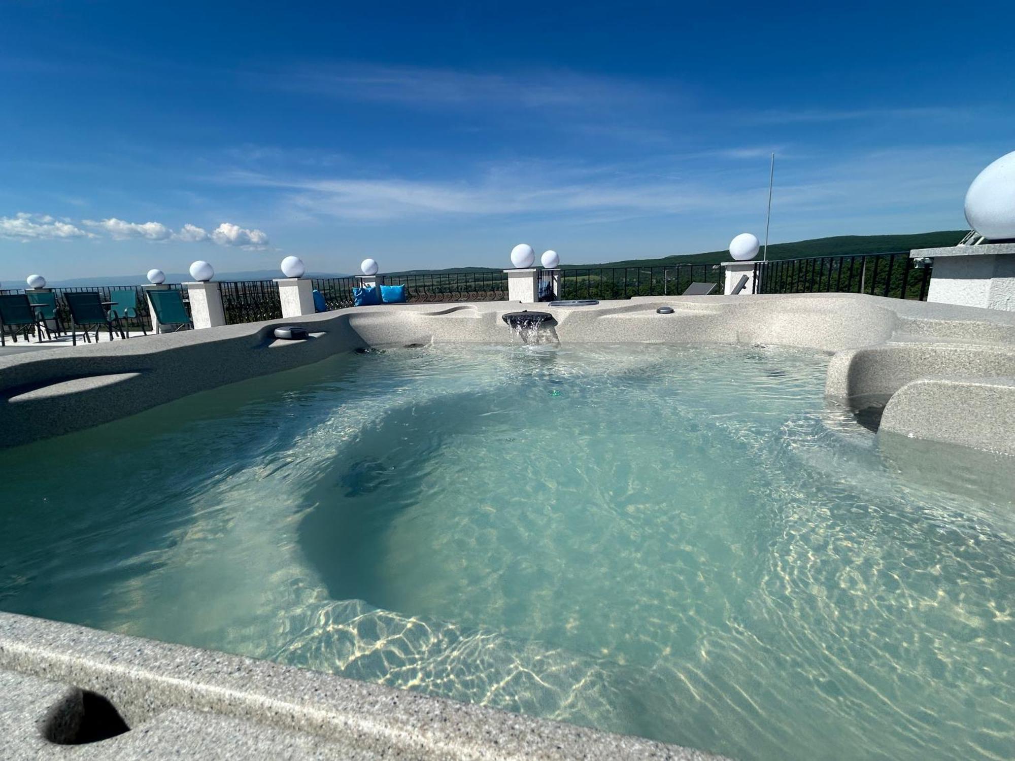 Danelis Hotel Edeleny Bagian luar foto